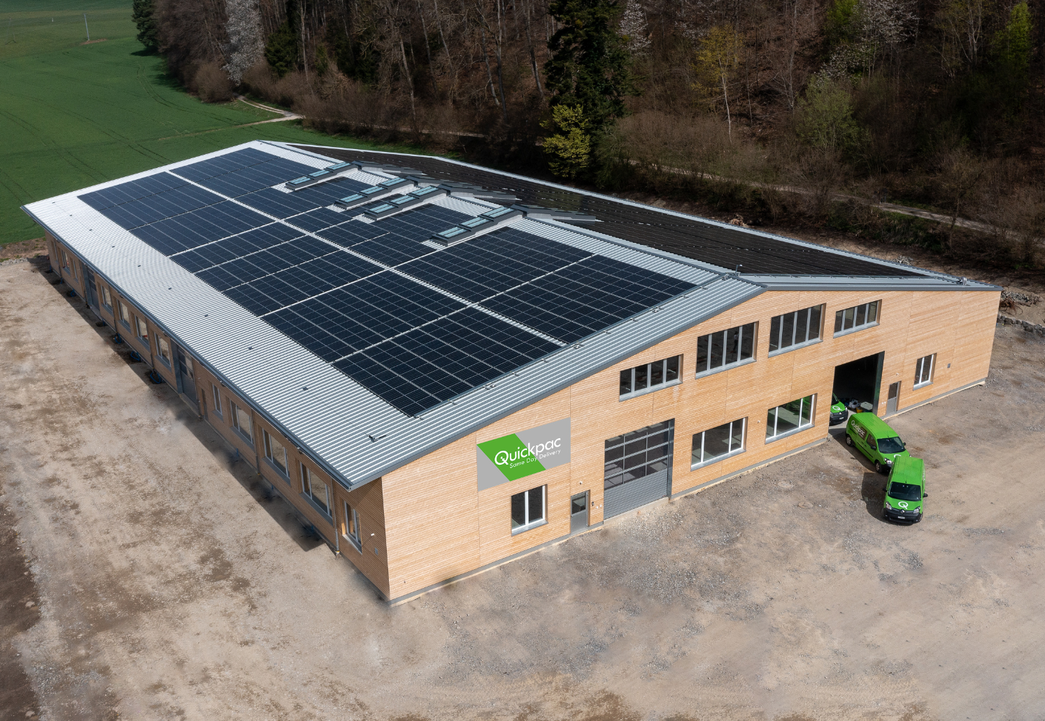 Solaranlage auf dem Dach des Quickpac-Depots in Ostermundigen